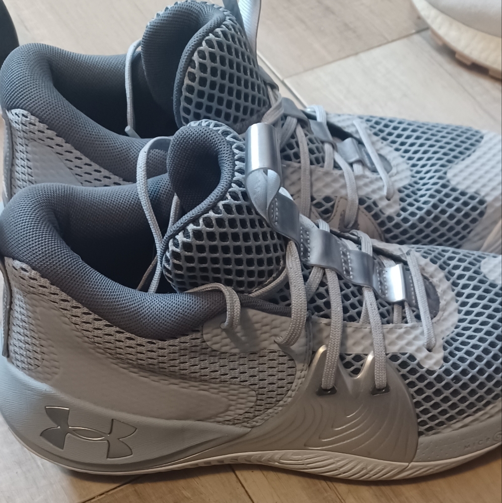 Under armour, sz 11.5